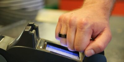 Pay by ring, with contactless security chip