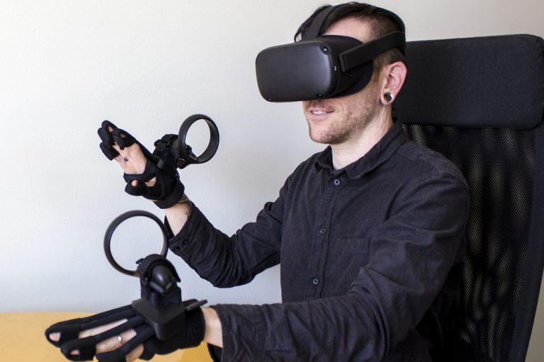 Wireless VR AR Haptic Glove Allows Gamers To feel Digital Objects 